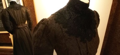Vestido de novia de principios del siglo XX. Colección Ángela Urrestarazu Vestido de novia de principios del siglo XX. Colección Ángela Urrestarazu