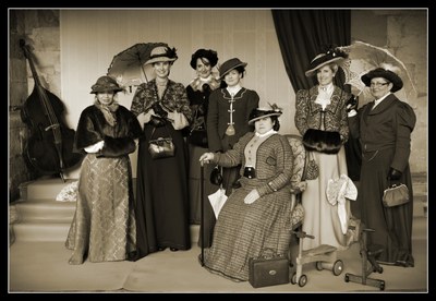 Fotografía de la I.  Edición del Encuentro de Elegantes del siglo XIX