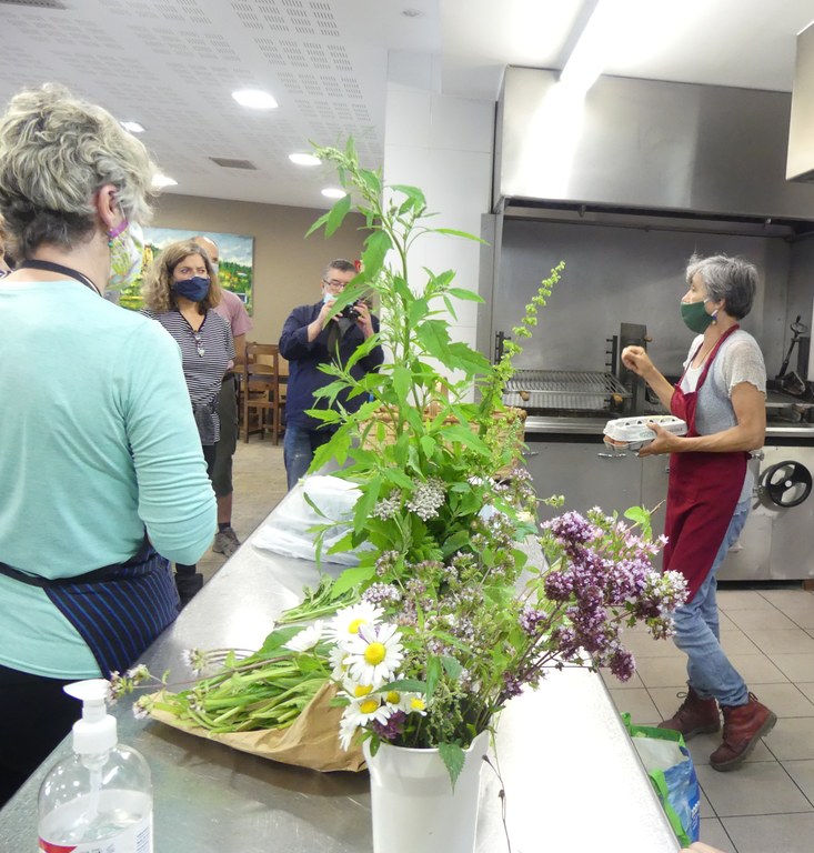 En la cocina de la sociedad gastronómica de Mutiloa