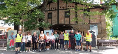 Jubilados del grupo de Ttipi Ttapa de Ormaiztegi a primera hora de la mañana en el Museo Zumalakarregi