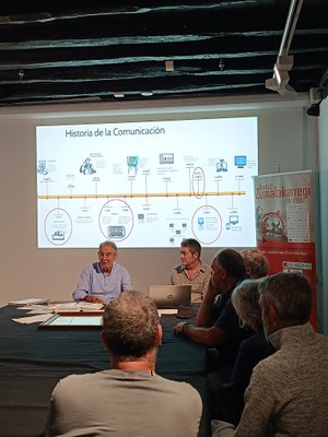 Charla "Vivencias de un telegrafista de la marina mercante".