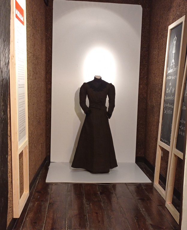 MusealiaK 9. Vestido de novia de principios del siglo XX. Colección Ángela Urrestarazu