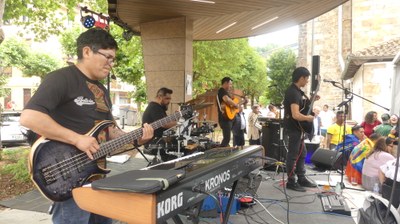 Son Latino musika taldea