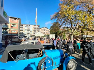 Garaiko autoen eta txirrinduen erakusketa