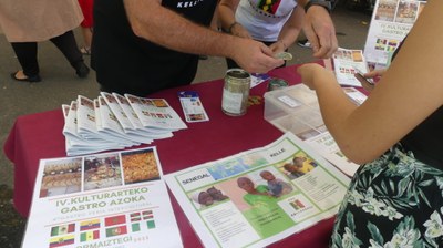  Kulturarteko gastro azokaren sarbide postua